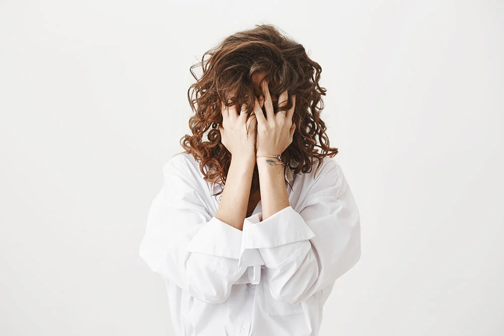 a woman put her hands on her eyes and feel anxiety|a couple creating something together|a woman feel love for herself|a woman hold a card with sad scheme|a woman with a man arguing|A woman feel extreme positivity